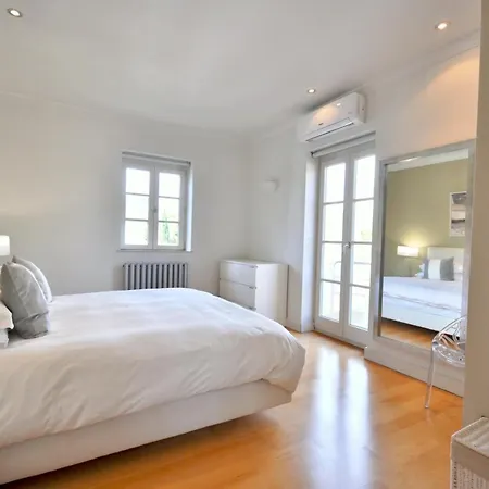 Hotel 4 Bed 4 Baths Optional Heated Pool Close To Amenities