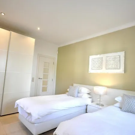 Hotel 4 Bed 4 Baths Optional Heated Pool Close To Amenities