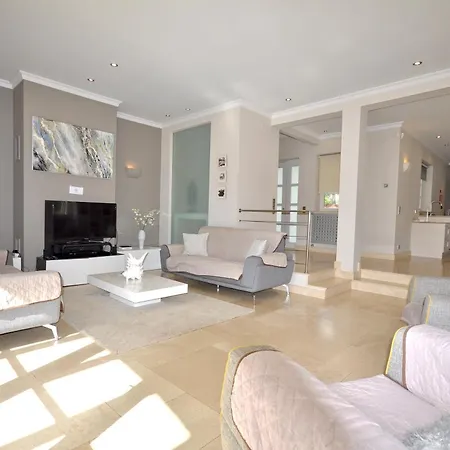 4 Bed 4 Baths Optional Heated Pool Close To Amenities Hotel Quarteira