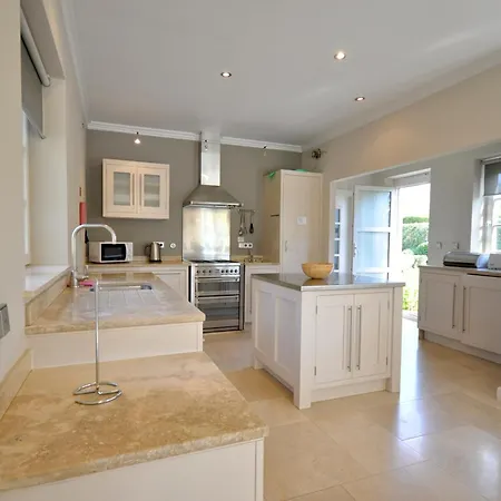 4 Bed 4 Baths Optional Heated Pool Close To Amenities Hotel Quarteira
