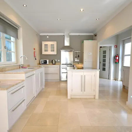 4 Bed 4 Baths Optional Heated Pool Close To Amenities Hotel