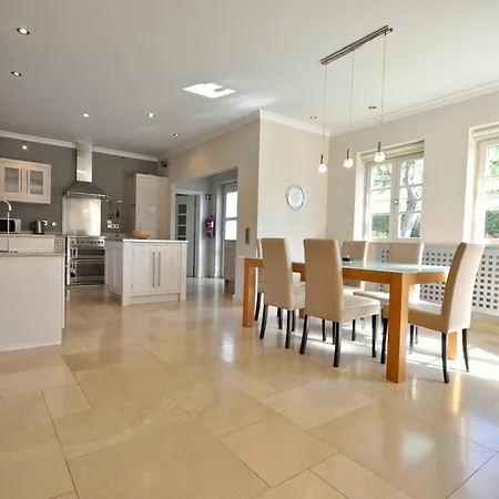 4 Bed 4 Baths Optional Heated Pool Close To Amenities Hotel *