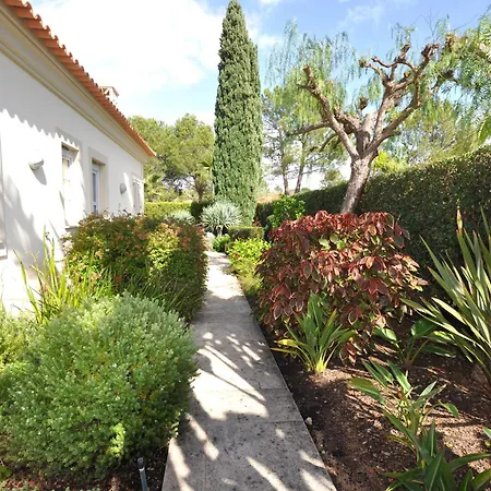 4 Bed 4 Baths Optional Heated Pool Close To Amenities *