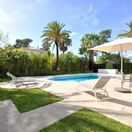 4 Bed 4 Baths Optional Heated Pool Close To Amenities Hotel