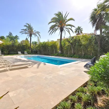 Hotel 4 Bed 4 Baths Optional Heated Pool Close To Amenities