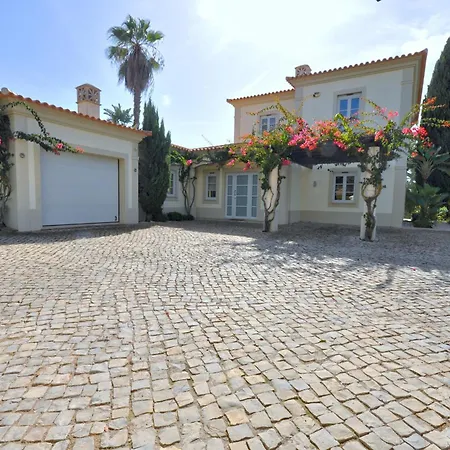 4 Bed 4 Baths Optional Heated Pool Close To Amenities Hotel