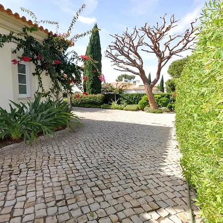 4 Bed 4 Baths Optional Heated Pool Close To Amenities Hotel Quarteira