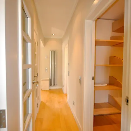 Hotel 4 Bed 4 Baths Optional Heated Pool Close To Amenities *