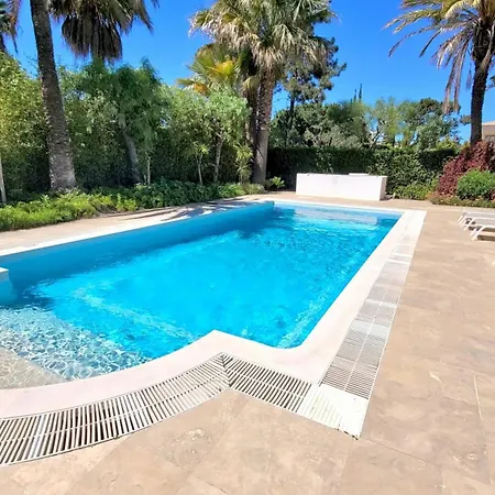 4 Bed 4 Baths Optional Heated Pool Close To Amenities Hotel