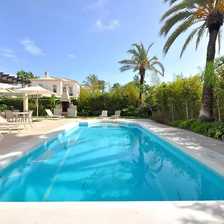 Hotel 4 Bed 4 Baths Optional Heated Pool Close To Amenities