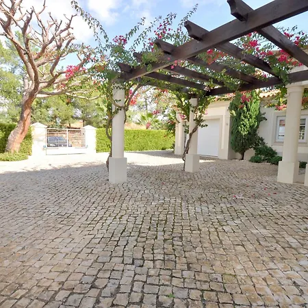 Hotel 4 Bed 4 Baths Optional Heated Pool Close To Amenities Quarteira