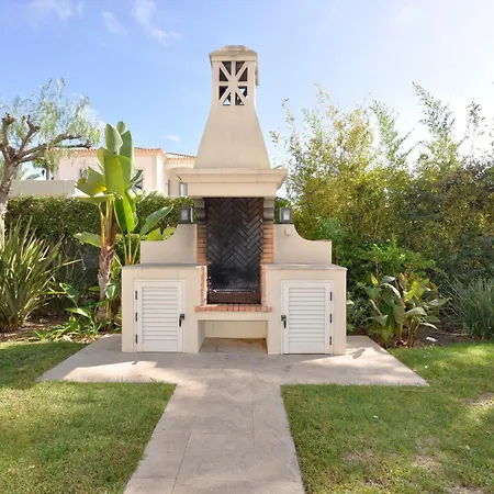 4 Bed 4 Baths Optional Heated Pool Close To Amenities *