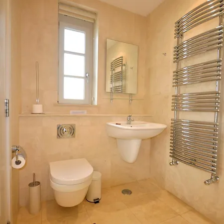 4 Bed 4 Baths Optional Heated Pool Close To Amenities Hotel *