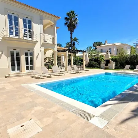 4 Bed 4 Baths Optional Heated Pool Close To Amenities *