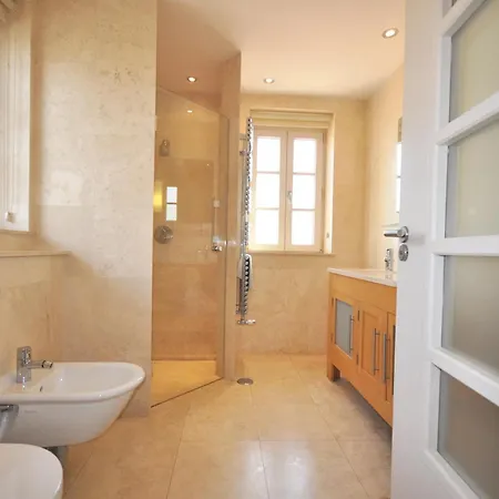 4 Bed 4 Baths Optional Heated Pool Close To Amenities Hotel