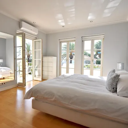 4 Bed 4 Baths Optional Heated Pool Close To Amenities Quarteira