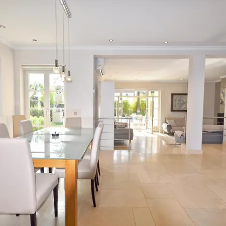 Hotel 4 Bed 4 Baths Optional Heated Pool Close To Amenities Quarteira