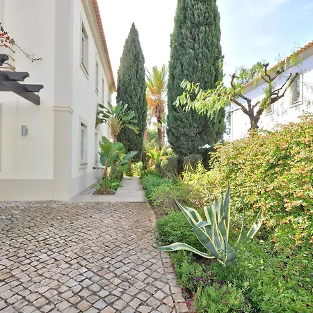Hotel 4 Bed 4 Baths Optional Heated Pool Close To Amenities Quarteira